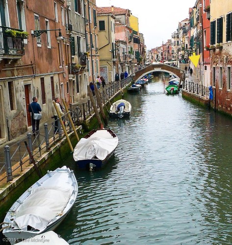 Yellow arrow shows location of our Venice vacation apartment