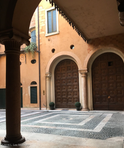 Looking to more to the right in the courtyard