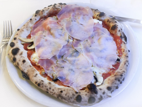 Pizza with prosciutto and mushooms